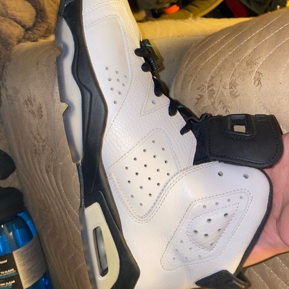 Worn to a birthday party to match-genuine pair of youth Air Jordan 6’s - Picture 4 of 9